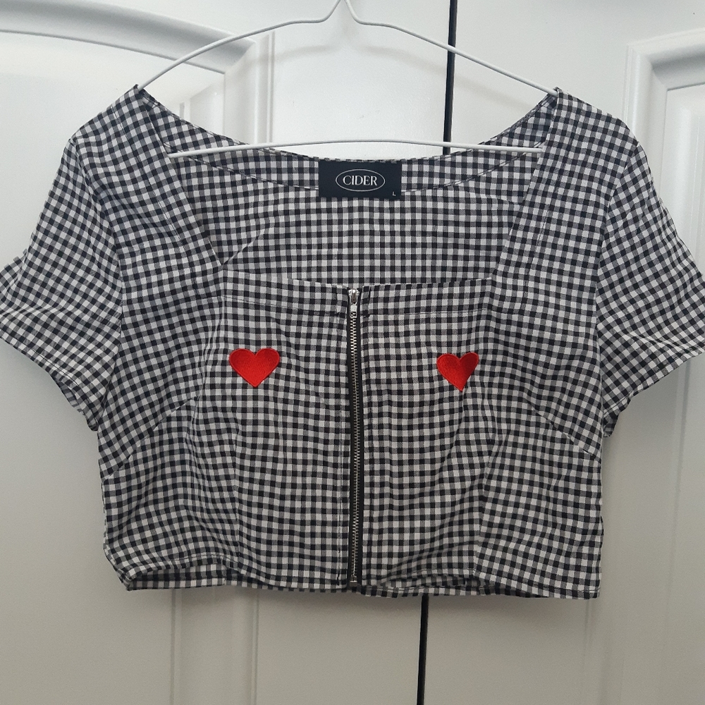 Cider gingham zip up crop top with hearts size L